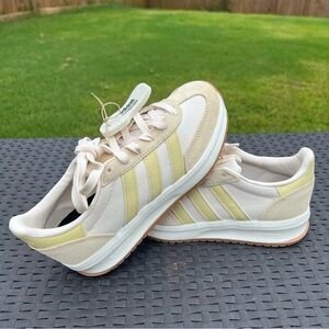 Adidas Run 70s 2.0 -  Women's 6 / Kids 7 - Sneakers in Cream and Yellow